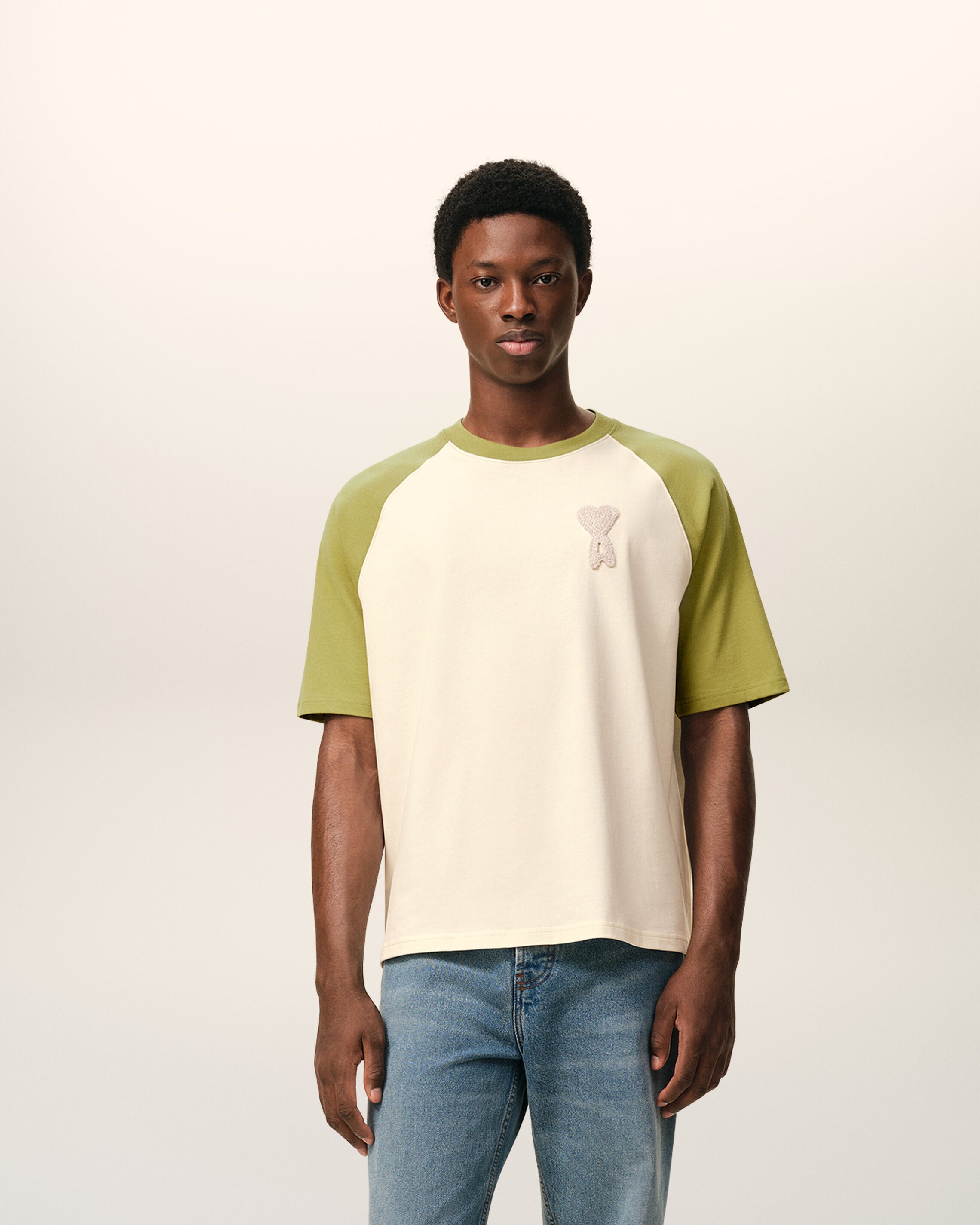 CAMISETA DE MALHA AMI DE COEUR DE ALGODÃO BRANCO E VERDE COM PATCH DE CROCHÊ MARROM/VERDE-CHÁ | Ami Paris
