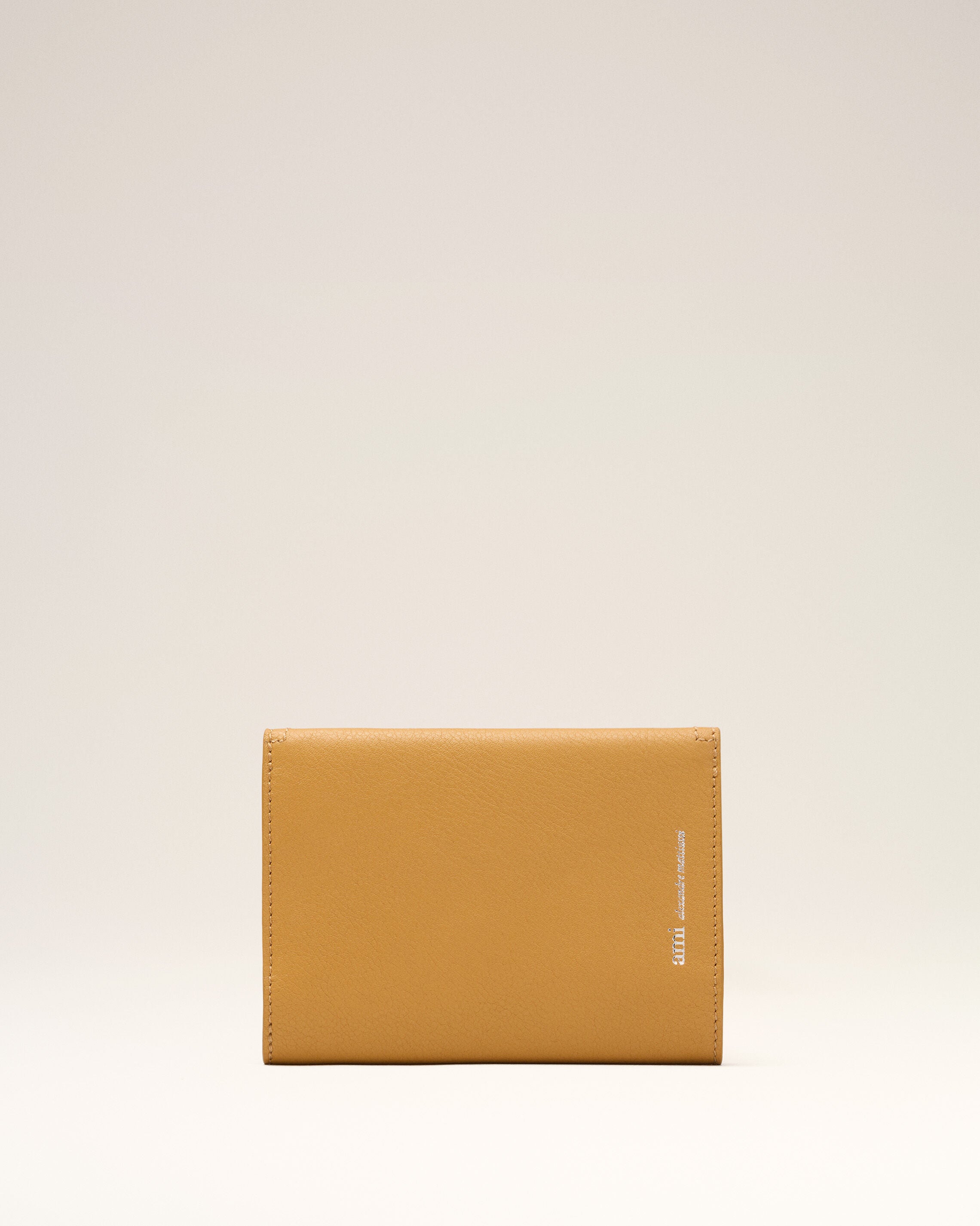 Porta-passaporte Etienne em couro Taurillon amarelo honey | Ami Paris