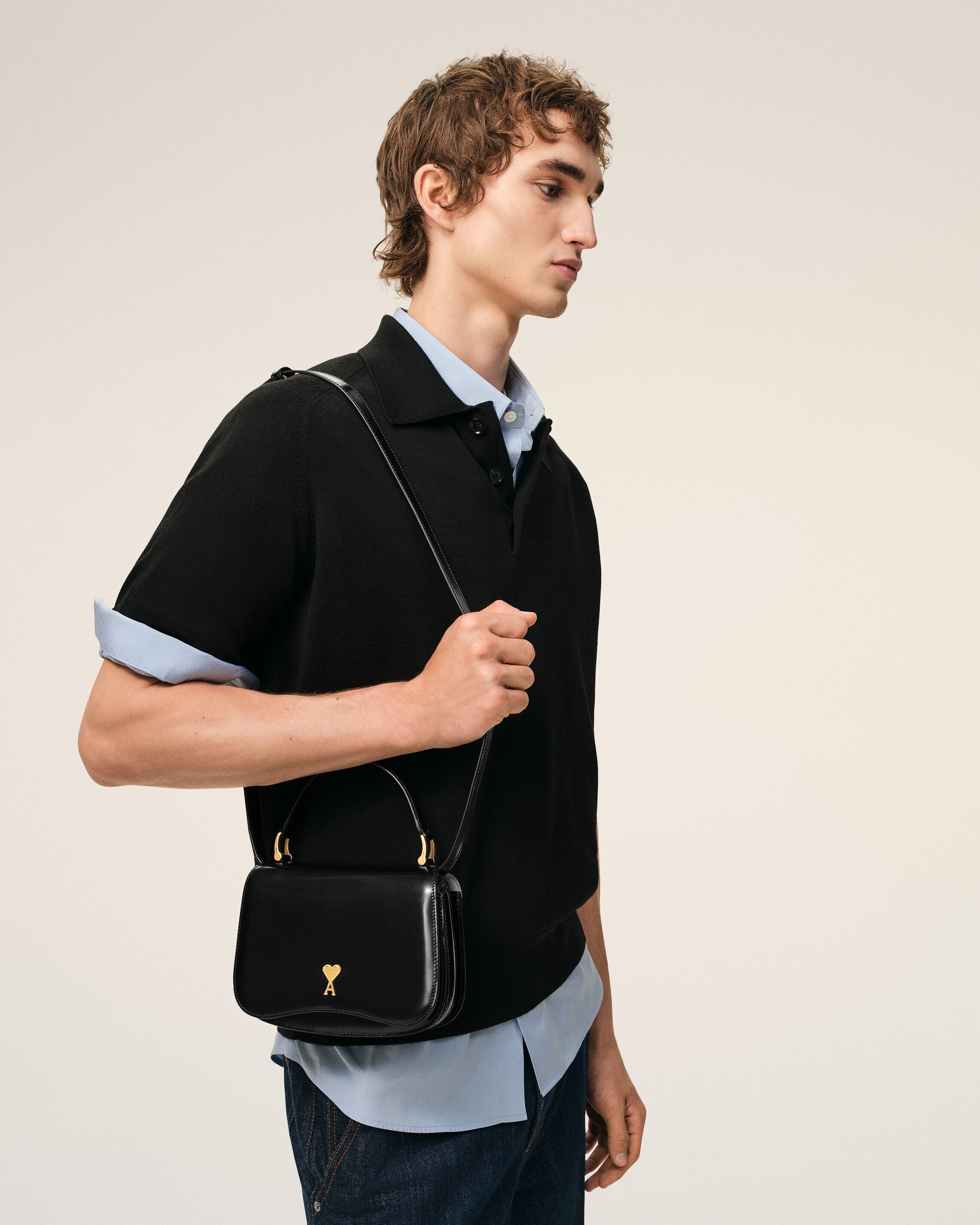 BOLSA PARIS PARIS COM ALÇA SUPERIOR EM COURO BRILHANTE PRETO | AMI PARIS