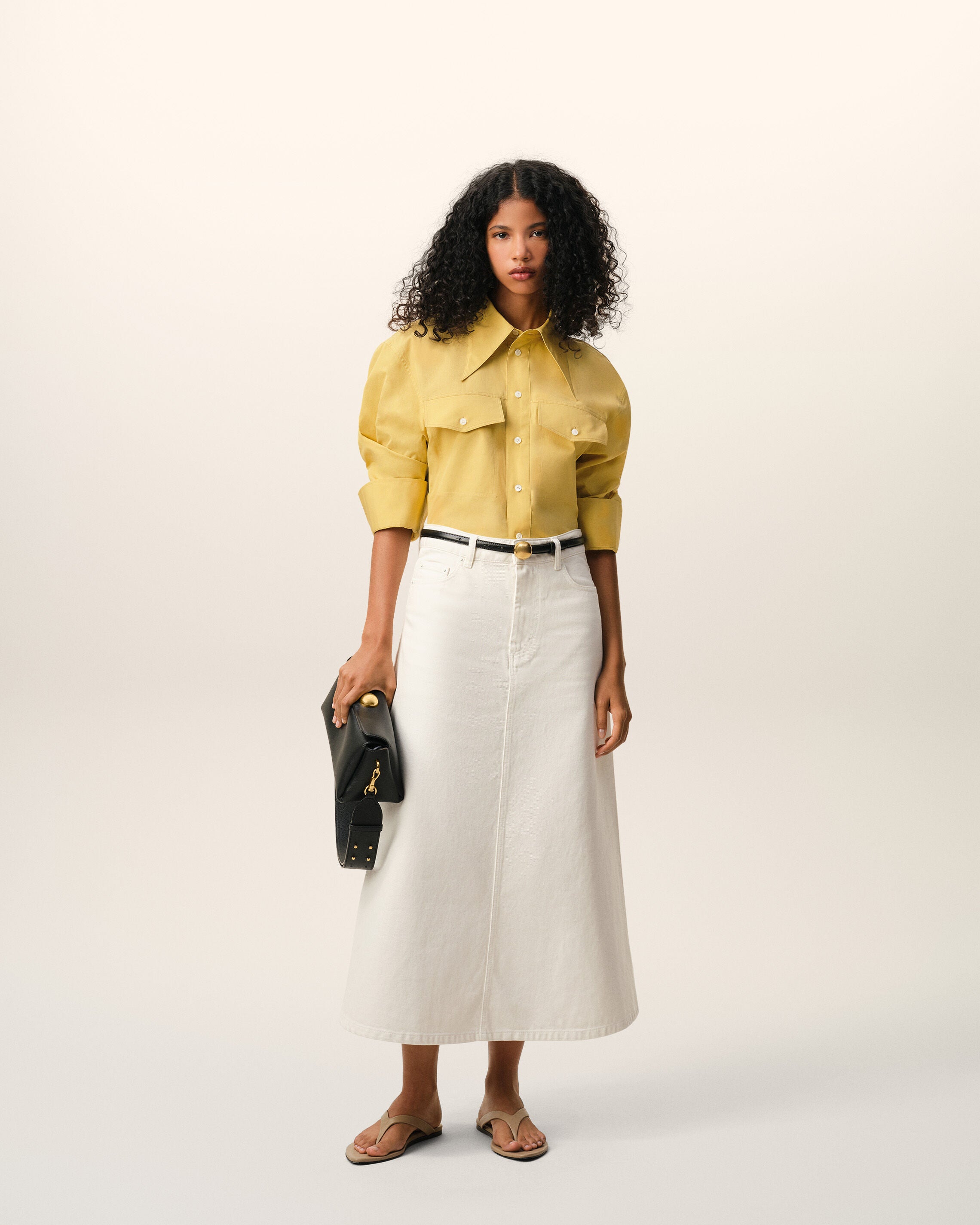 CAMISA AMARELA PASTEL DE ALGODÃO COM GOLA FINA AJUSTADA | Ami Paris