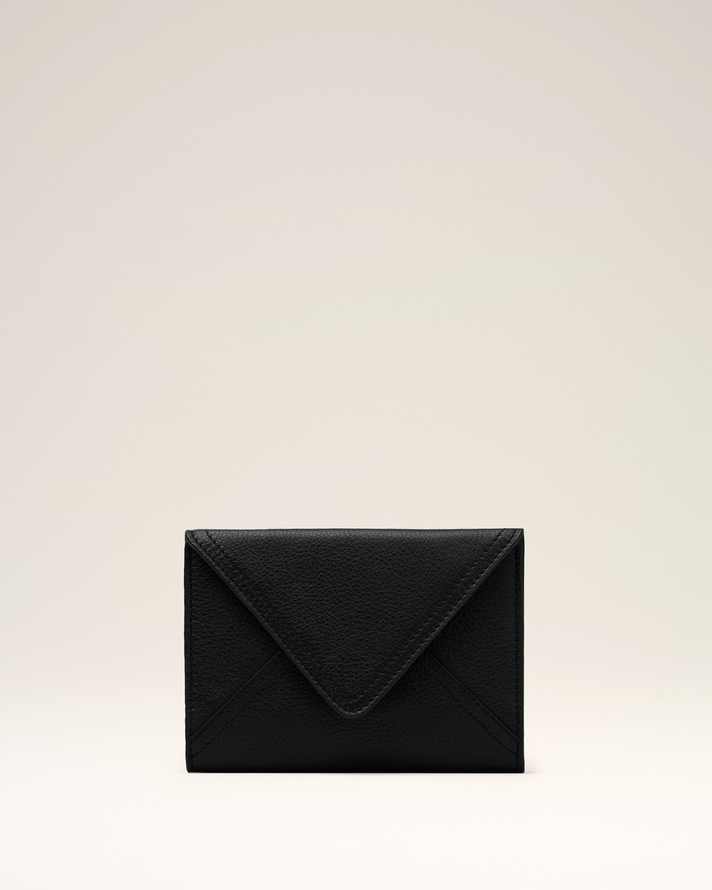 PORTA PASSAPORTE ENVELOPE ETIENNE EM COU TAUILLON PRETO BLACK | AMI PARIS