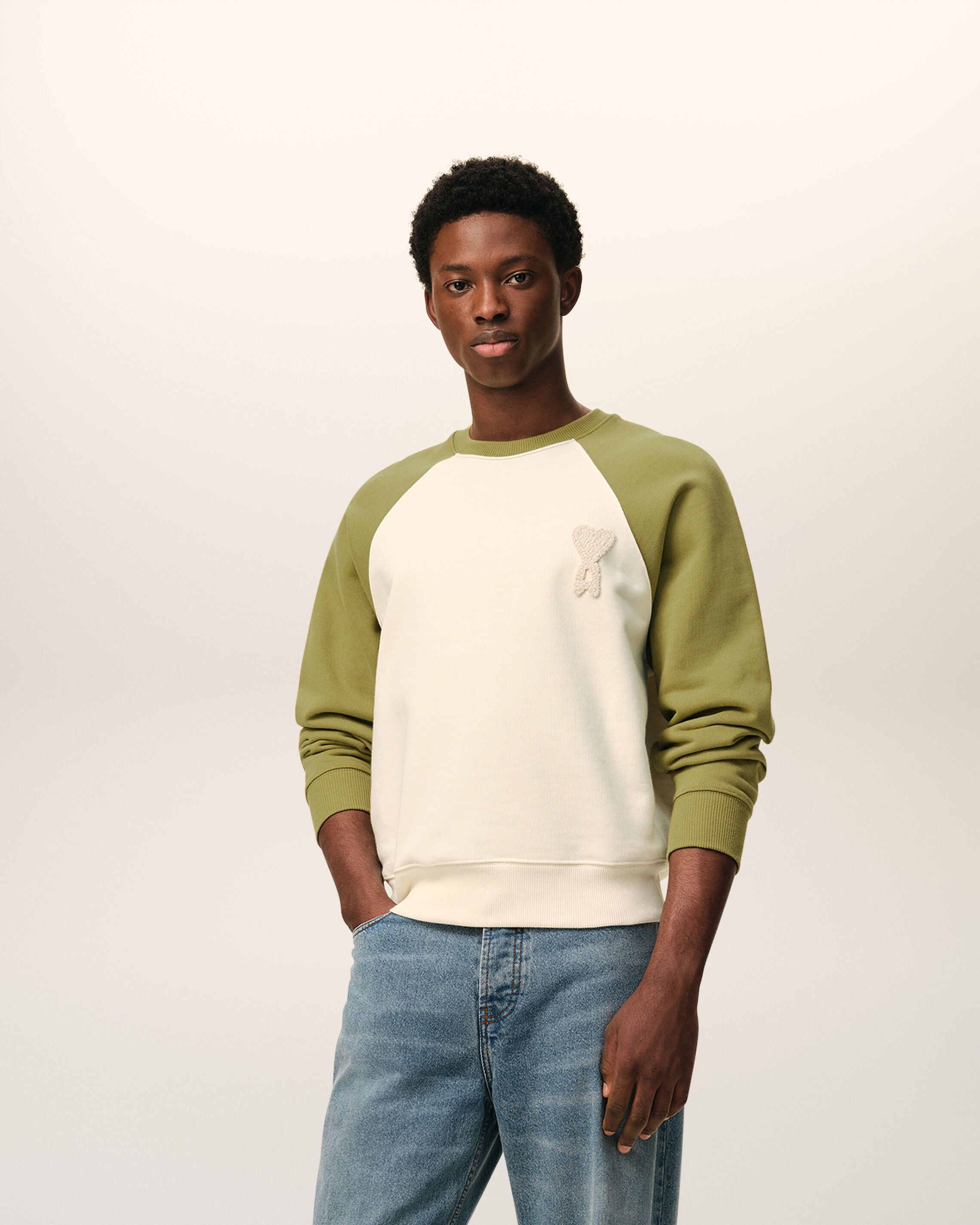 MOLETOM AMI DE COEUR BRANCO E VERDE DE ALGODÃO MALHA BRANCO/CAMOMILA | Ami Paris